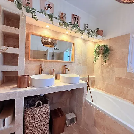 Vue Mer, 14 Pers. - Fr-1-900-7 Ferienhaus Le Lavandou